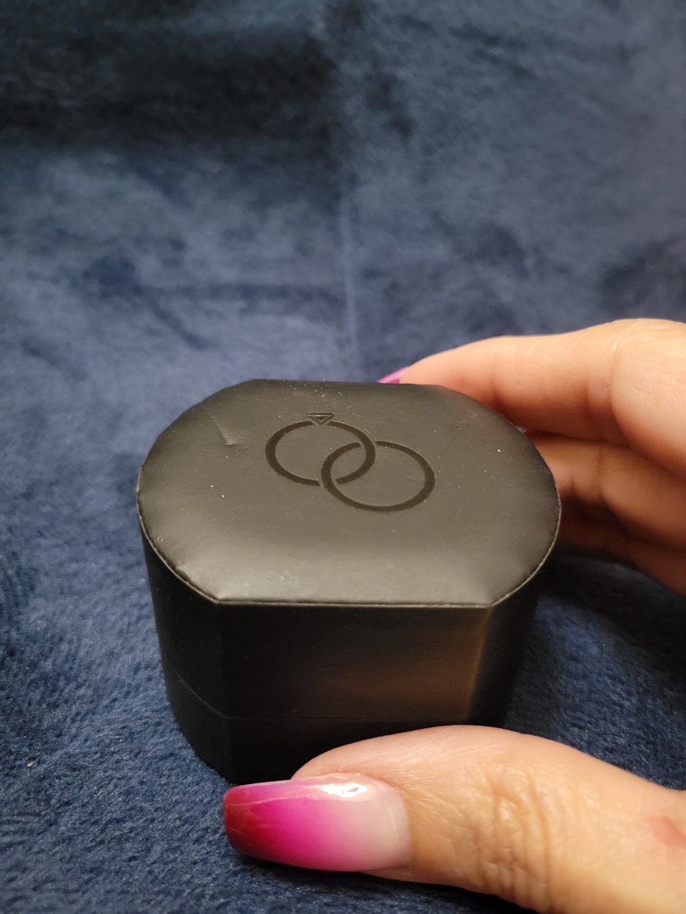 Men's Grey Titanium Infinity Ring with Engraved Ridge - Picture 5 of 7